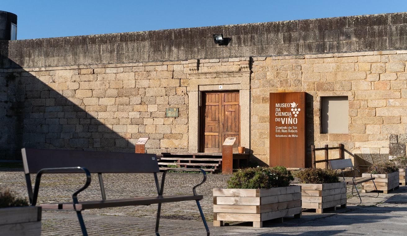 INTRODUCTION. DOÑA URRACA CASTLE image