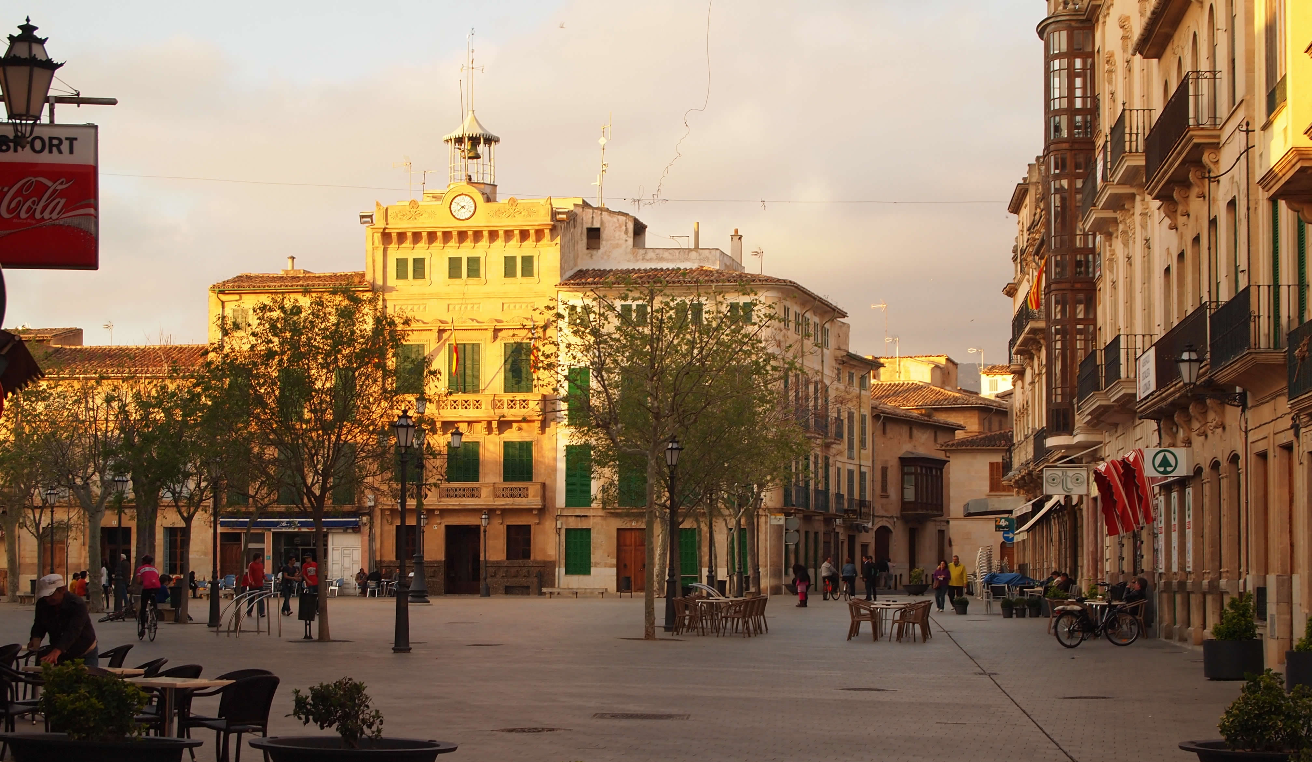 PLAÇA D'ESPANYA Y EL CORAZÓN DE LLUCMAJOR image