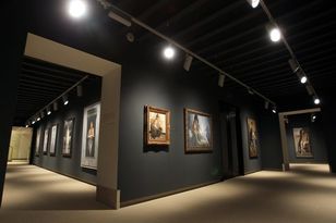 Point 9. Figures féminines. Chambre 3 image