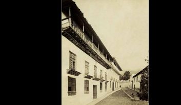 History of La Casa de Los Balcones image