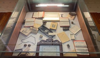 Stop 9. Personal belongings of the Founder of the Asociación de Mayordomos. Ancient weapons used in  image