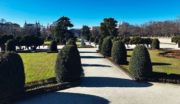 13. El Parterre, Senda botánica 1 image