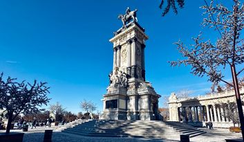 Estanque y el Monumento a Alfonso XII image