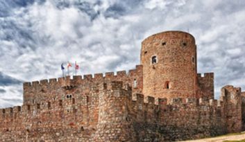 2. El Castillo image