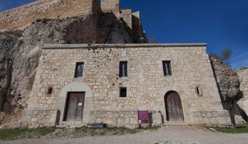 7. Palacio del Gobernador y muro atrincherado image
