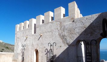 9. Sala del Mar y vivienda del Casteller image