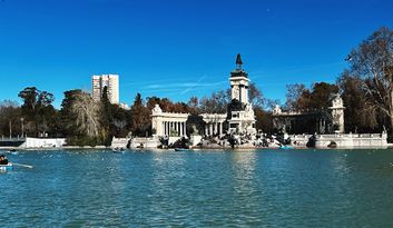 8. Estanque Grande y Monumento de Alfonso XII image