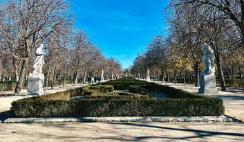 Paseo de las Estatuas image