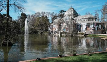 25. Palacio de Cristal, Lago y Ciprés de los Pantanos image
