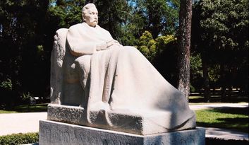 Escultura a Benito Pérez Galdós image