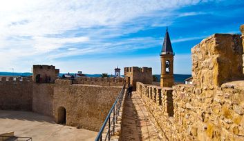 Bienvenida: Patio de Armas image