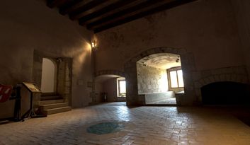 13. Large chamber  image