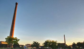 6. Chimeneas Industriales image