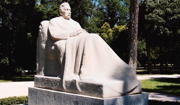 23. Monumento a Benito Pérez Galdós image