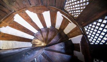 La escalera de caracol image