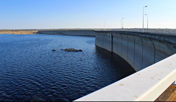 Almendra Dam image