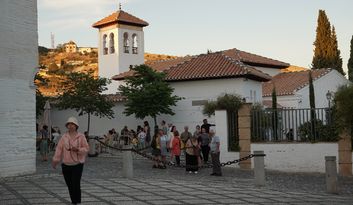 El entorno de la Mezquita y San Nicolás image