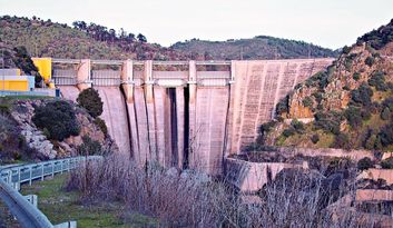 Bemposta Dam image