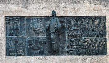 22. Monumento y Puerta de Dante Alighieri image