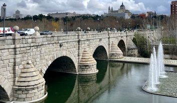 9. Puente de Segovia image