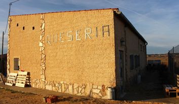 Sanzoles. Serviços image