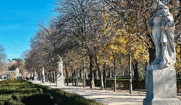 9. Statue Walk. Oaks and Elms of Botanical Path 1 image