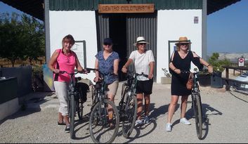 Córdoba. Fietsen over de Vía Verde de Aceite image