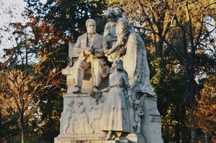 Monumento a Ramón de Campoamor image